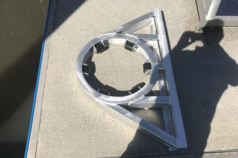 Pile pontoon bracket